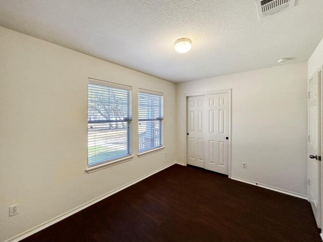 Building Photo - 1802 Honey Creek Ln