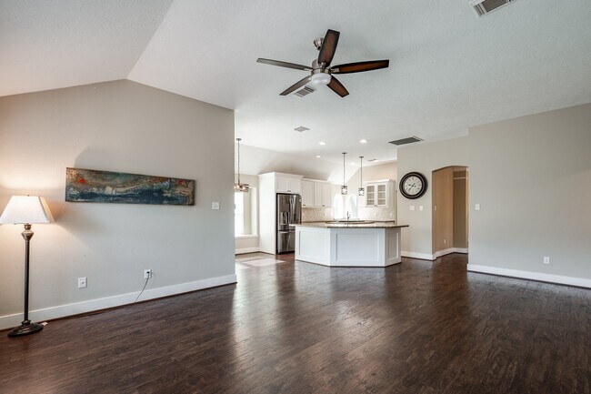 Building Photo - 2506 S Strathford Ln