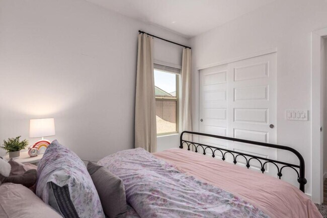 Building Photo - 12796 E Giada Dr