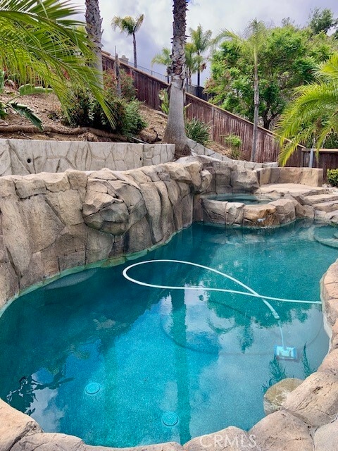 Building Photo - 558 Rembrandt Dr