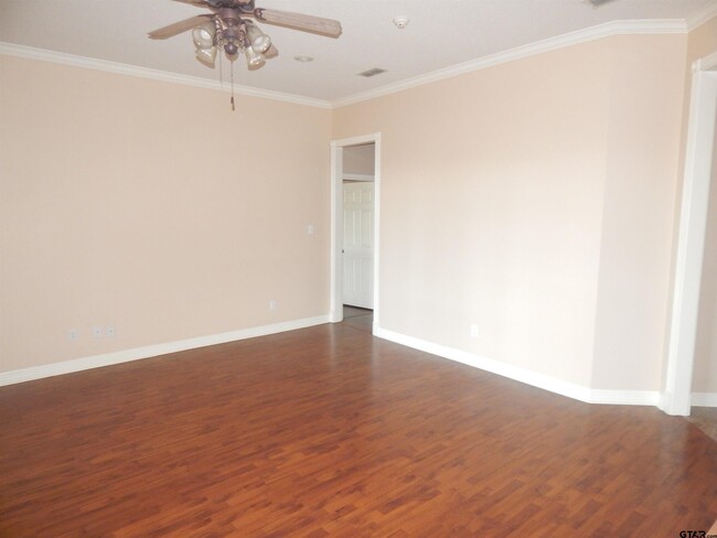 Building Photo - 16554 Beauregard Dr