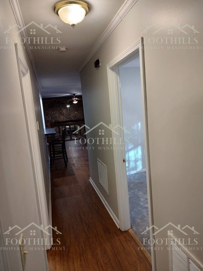 Building Photo - 3-bedroom, 2-bath home located in Pendleton