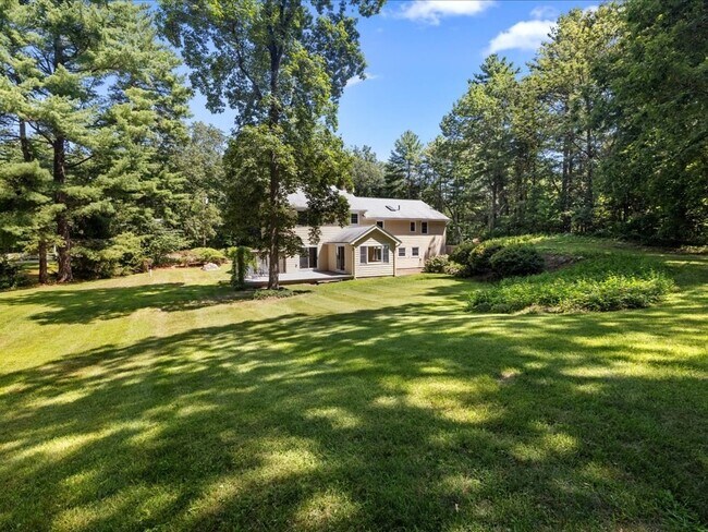 Building Photo - 15 Woodridge Rd