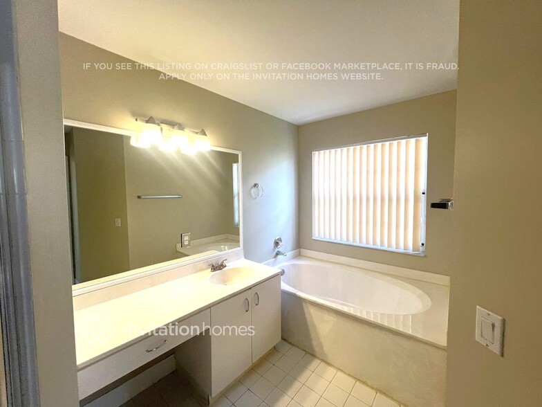 Building Photo - 11228 NW 46th Dr