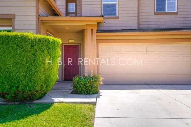 Building Photo - Charming 4-Bed, 2.5-Bath Home in Tracy’s E...