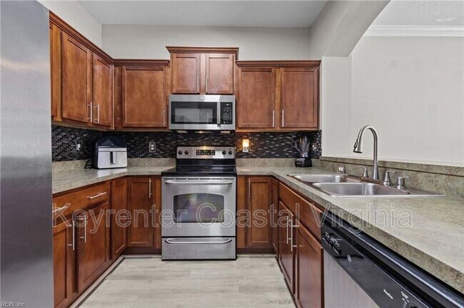 Building Photo - 1509 Broad Water Arch