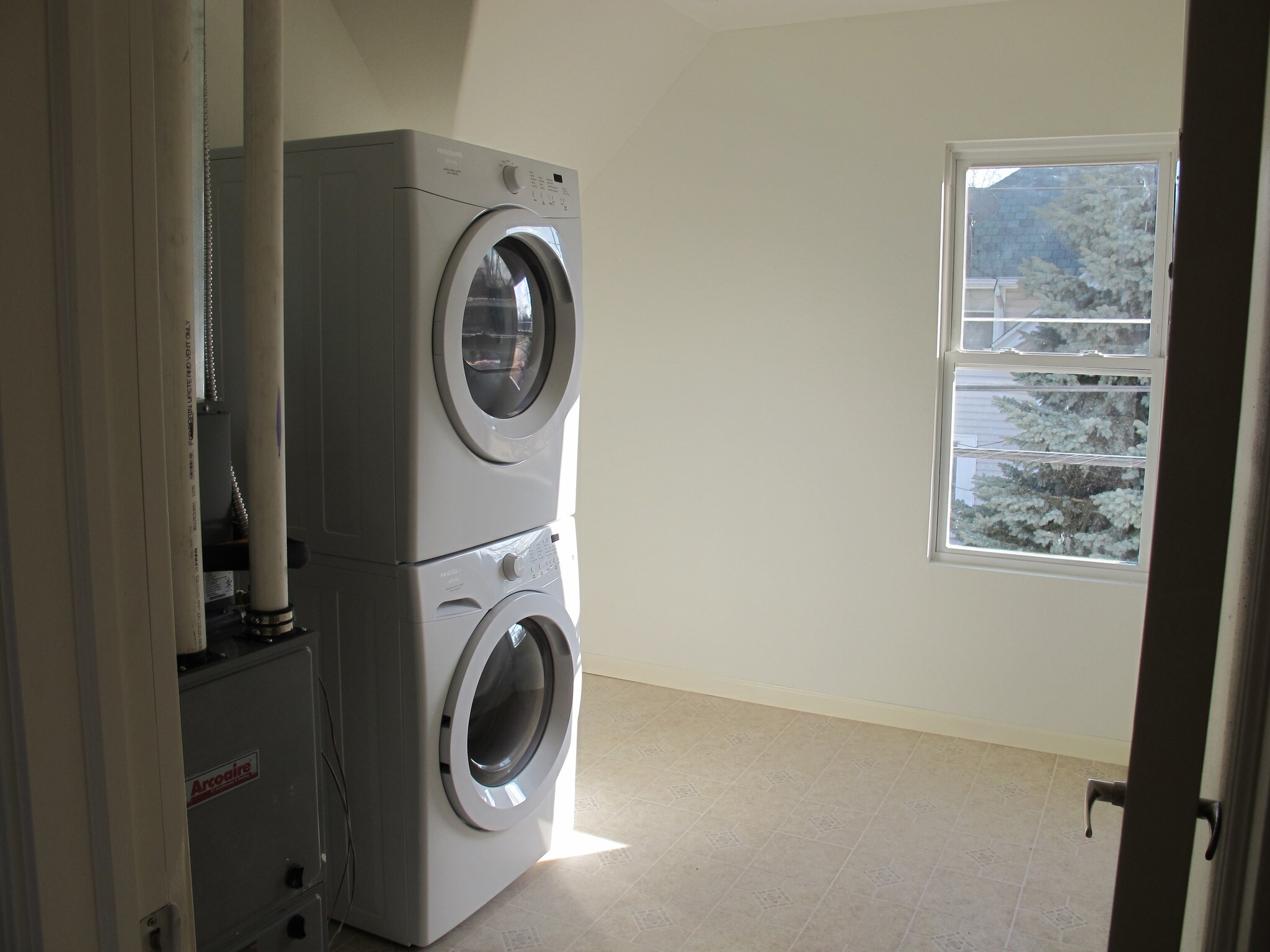 Building Photo - 115 16th Ave SW