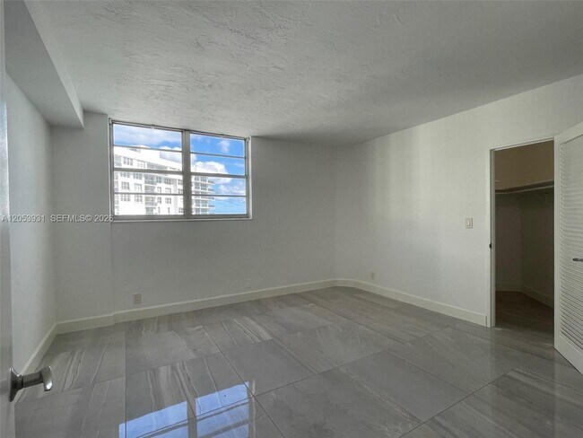 Building Photo - 3001 S Ocean Dr
