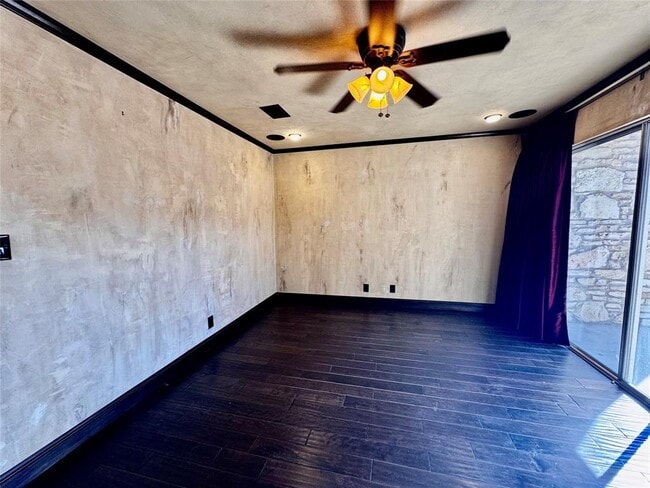 Building Photo - 500 E Riverside Dr