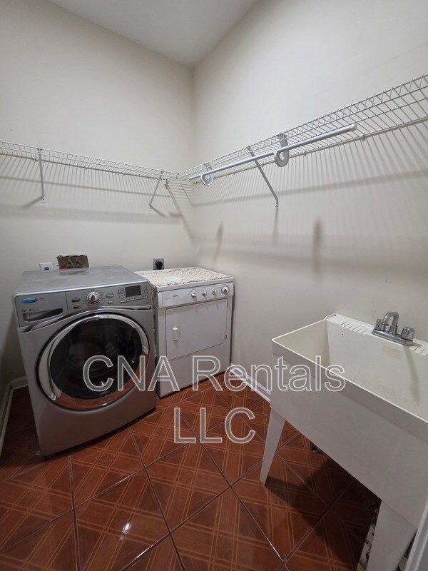 Building Photo - 1713 Paramore Pl NE