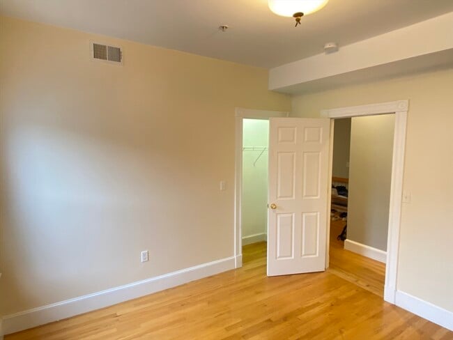 Building Photo - 99 Fellsway W