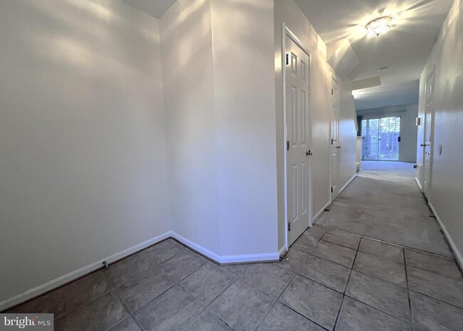 Building Photo - 45504 Trail Run Terrace