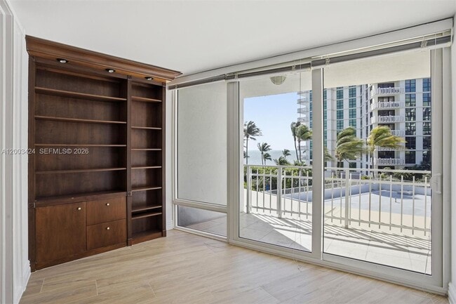 Building Photo - 600 Grapetree Dr