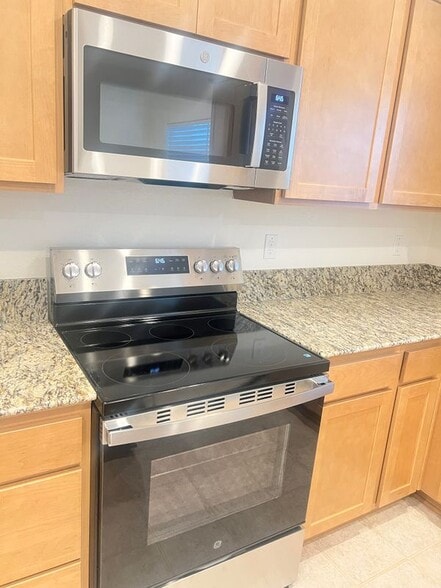 Building Photo - 741 Skyler Ct