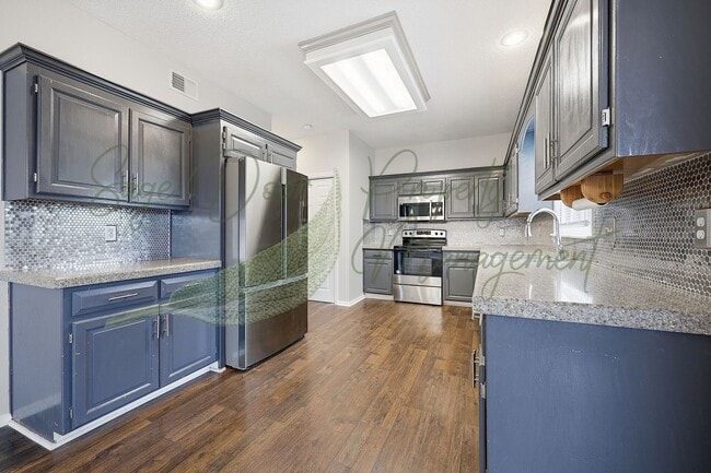 Building Photo - BEAUTIFUL HOME AVAILABLE NOW!!