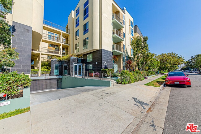 Building Photo - 600 Ridgeley Dr