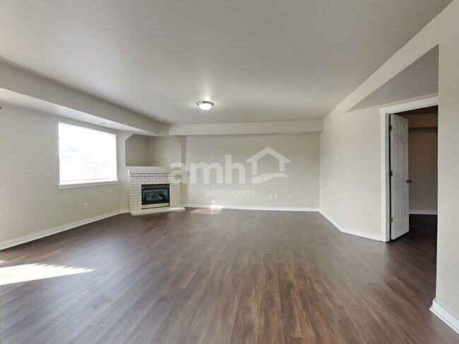 Building Photo - 1327 Whitehouse Ave