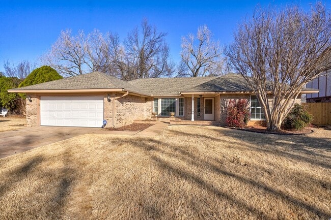 Building Photo - 4 bed 3 bath home!