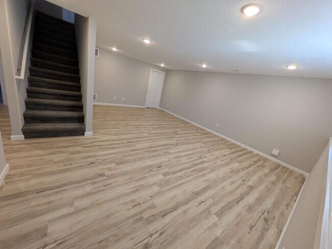 Building Photo - 9201 E Fox Pt Ct