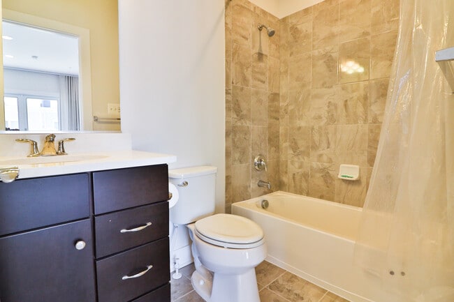 Building Photo - 1424 Piccard Dr