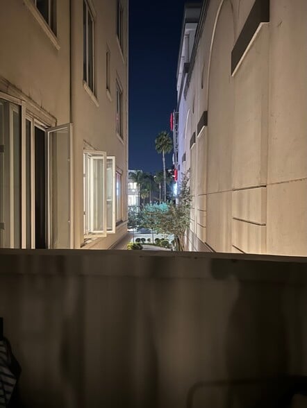 Building Photo - 1424 N Crescent Heights Blvd