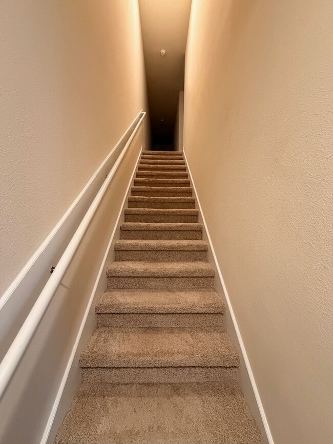 Building Photo - 131 Pomona Wy