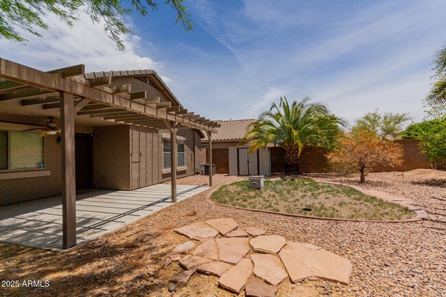 Building Photo - 983 E Palomino Way