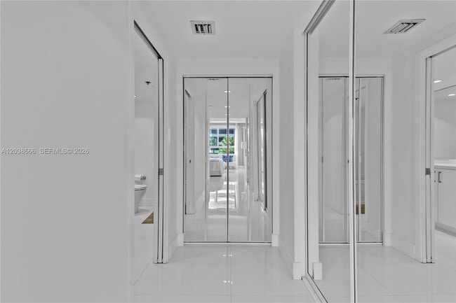 Building Photo - 251 Crandon Blvd