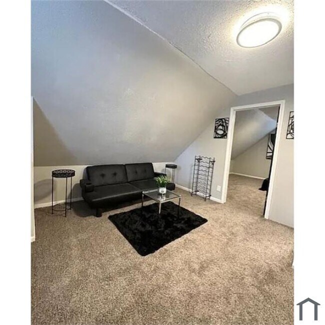 Building Photo - 216 E 33rd St