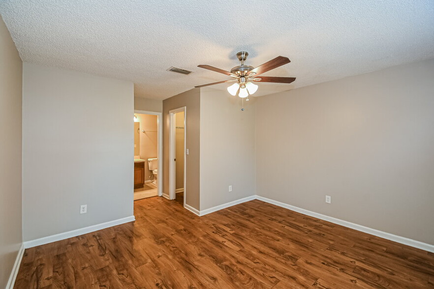 Building Photo - 1603 Twin Oak Ln