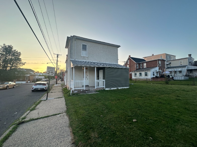 Primary Photo - 402 E Vine St