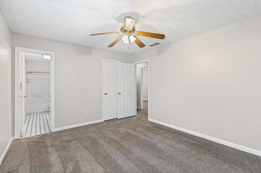 Building Photo - 120 Woodcrest Dr