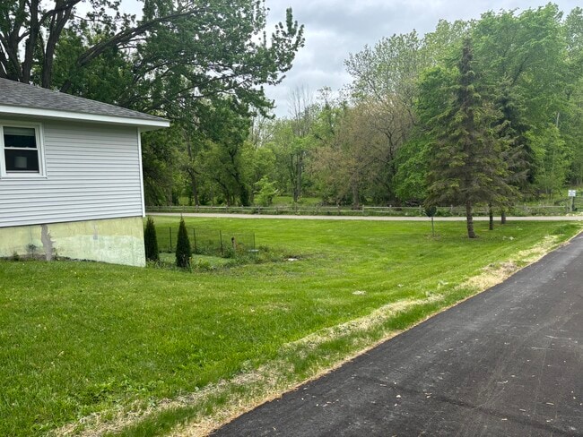 Building Photo - 1565 Spaulding Ave SE