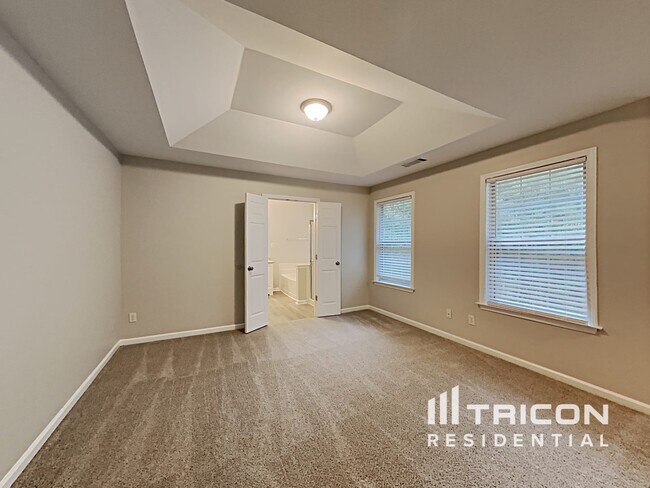 Building Photo - 2752 Lakeside Dr SW