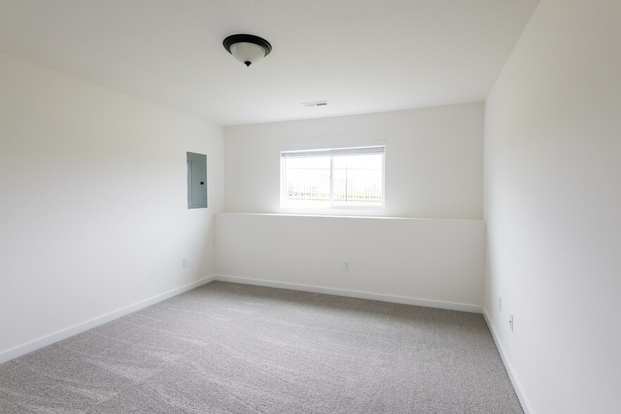 Basement - Bedroom #4 - 5347 Pinecrest Ct N