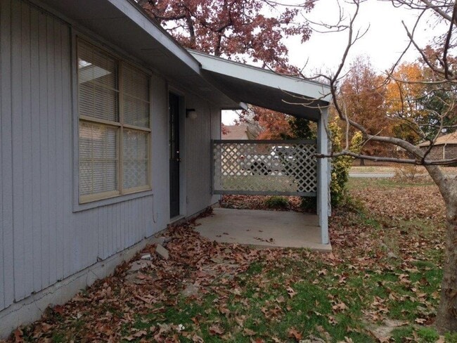 Building Photo - 3606 W Beechwood Dr
