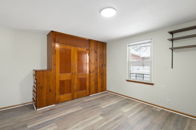 Building Photo - Available January 1st! Accepts VOUCHERS!