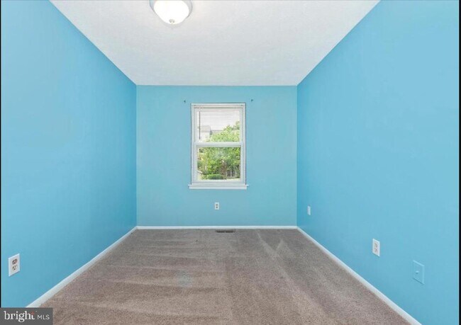 Building Photo - 381 W Thornhill Pl