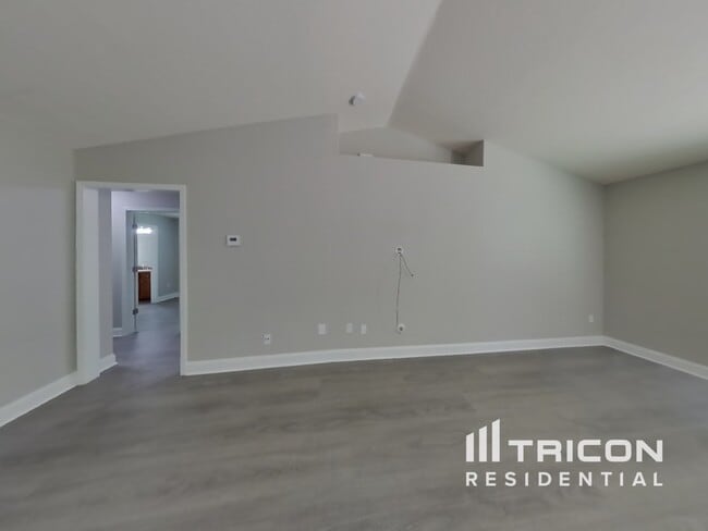Building Photo - 2053 Jomil Ct