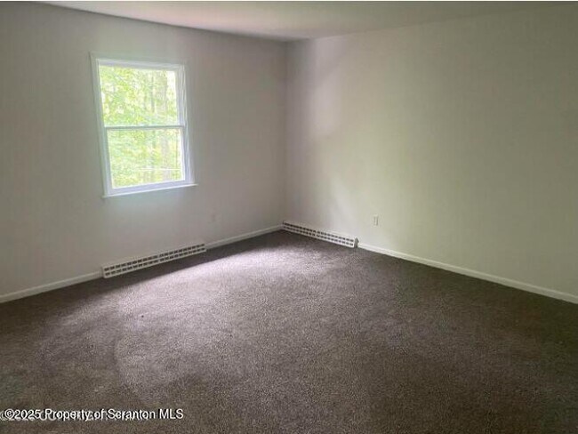 Building Photo - 1273 Chateau Dr
