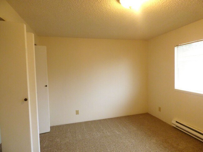 Building Photo - 2 bed 1.5 bath Townhome in Keizer