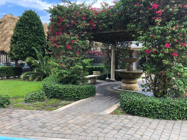 Building Photo - 421 SW Natura Ave