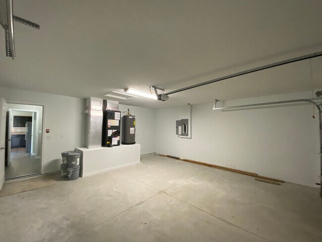 Building Photo - Custom Home - Desirable SW Dunnellon Neighborhood 3/2/2  Won't Last