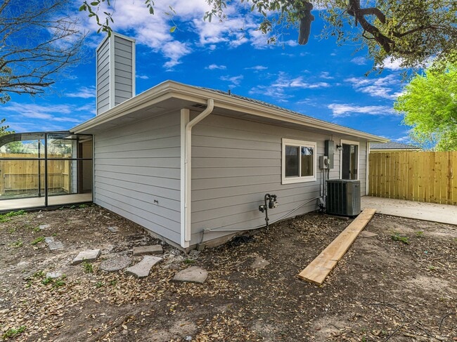 Building Photo - 9254 Autumnsong Dr