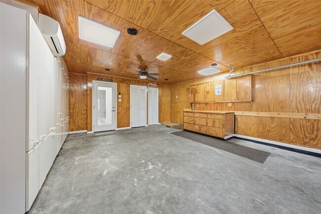 Building Photo - 18602 Lippizaner Dr