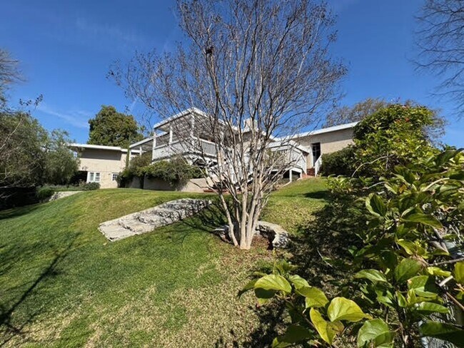 Building Photo - 714 Oceanview Dr