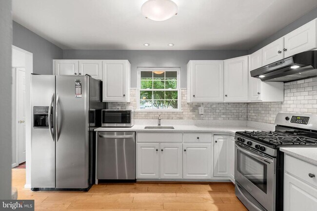 Building Photo - 543 Astor Square