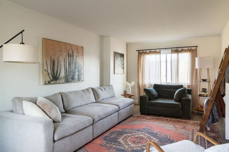 Building Photo - 1027 W 6th Ave