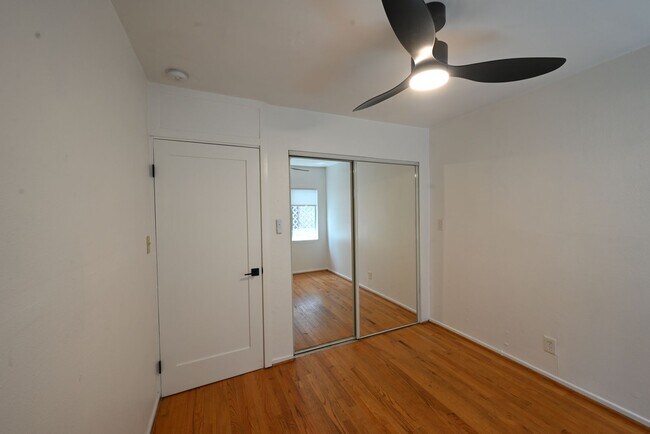 Building Photo - 216 S Vendome St