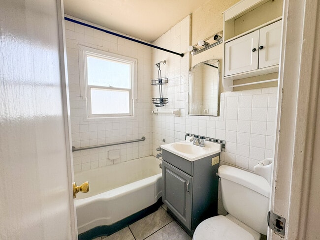 Building Photo - 1730 W Center St